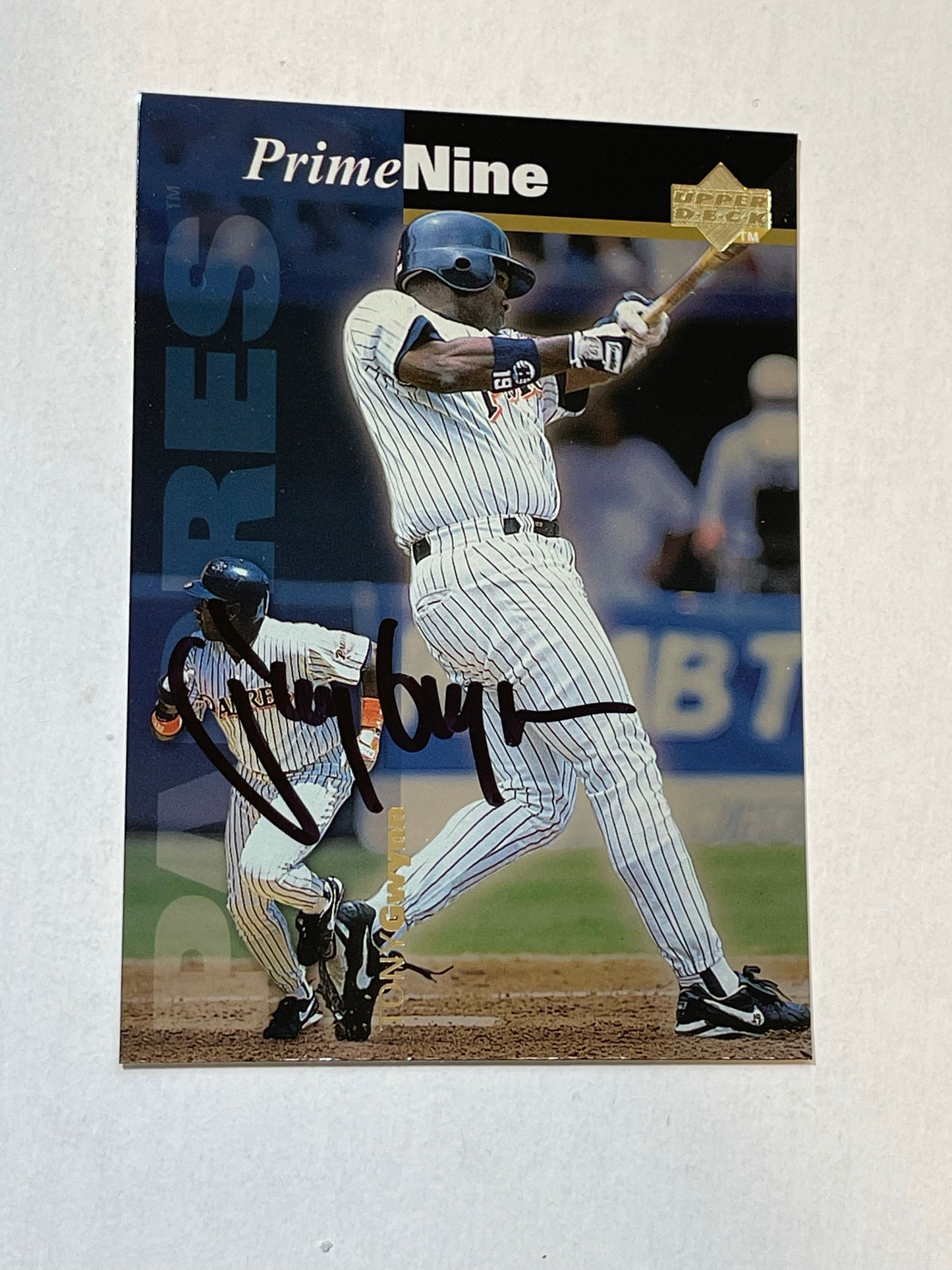 Tony Gwynn rare autograph baseball card with COA