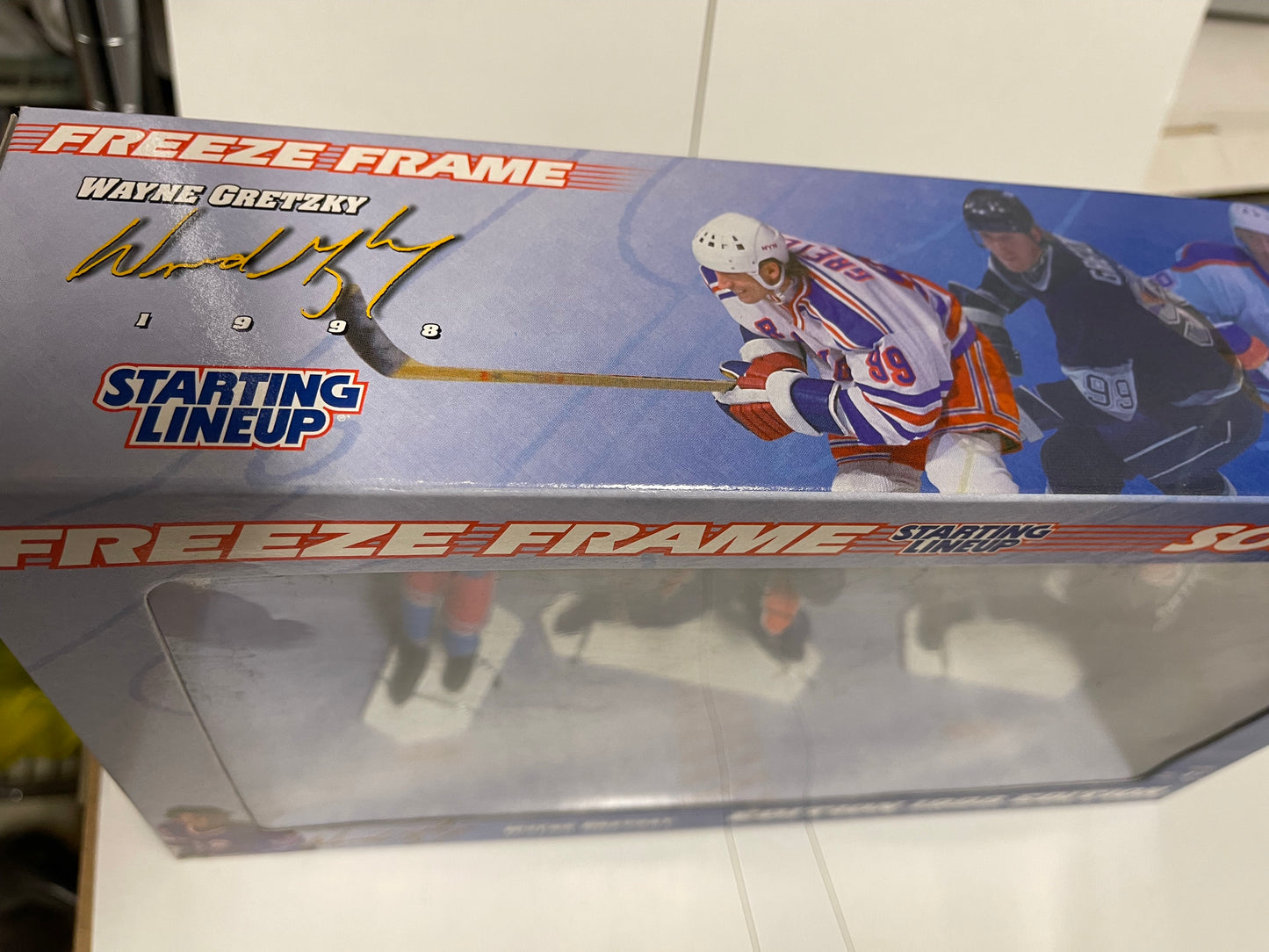 Wayne Gretzky  Freeze frame 3 figures in box 1990s